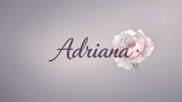 Adriana horizontal diseño 5 - Nombre en elegante tipografía cursiva caligráfica en tono lavanda, sobre fondo acuarela de cielo nublado en tonos pastel (azul, blanco, lavanda), decorado con rosa en acuarela de pétalos rosa pálido, blanco crema y lilas suaves con hojas en gris-verde.