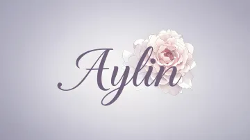 Aylin horizontal diseño 5 - Nombre en elegante tipografía cursiva caligráfica en tono lavanda, sobre fondo acuarela de cielo nublado en tonos pastel (azul, blanco, lavanda), decorado con rosa en acuarela de pétalos rosa pálido, blanco crema y lilas suaves con hojas en gris-verde.