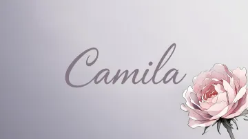 Camila horizontal diseño 5 - Nombre en elegante tipografía cursiva caligráfica en tono lavanda, sobre fondo acuarela de cielo nublado en tonos pastel (azul, blanco, lavanda), decorado con rosa en acuarela de pétalos rosa pálido, blanco crema y lilas suaves con hojas en gris-verde.