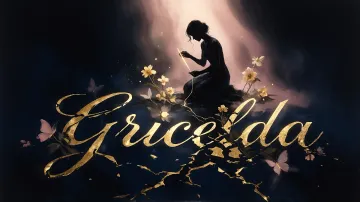 Gricelda horizontal diseño 6 - Composición de ilustración semirrealista cinematográfica con silueta femenina tejiendo un hilo dorado de luz sobre un suelo oscuro fracturado al estilo Kintsugi, donde el nombre resalta en un prominente guión caligráfico dorado que emerge de las grietas, rodeado de flores blancas, mariposas y un fondo degradado de azules profundos iluminado por una luz celestial en tonos melocotón y crema, con una frase de aliento en tipografía blanca en la parte inferior.