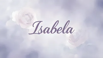 Isabela horizontal diseño 5 - Nombre en elegante tipografía cursiva caligráfica en tono lavanda, sobre fondo acuarela de cielo nublado en tonos pastel (azul, blanco, lavanda), decorado con rosa en acuarela de pétalos rosa pálido, blanco crema y lilas suaves con hojas en gris-verde.