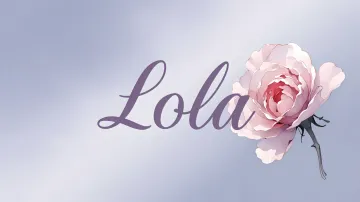 Lola horizontal diseño 5 - Nombre en elegante tipografía cursiva caligráfica en tono lavanda, sobre fondo acuarela de cielo nublado en tonos pastel (azul, blanco, lavanda), decorado con rosa en acuarela de pétalos rosa pálido, blanco crema y lilas suaves con hojas en gris-verde.