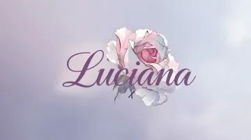 Luciana horizontal diseño 5 - Nombre en elegante tipografía cursiva caligráfica en tono lavanda, sobre fondo acuarela de cielo nublado en tonos pastel (azul, blanco, lavanda), decorado con rosa en acuarela de pétalos rosa pálido, blanco crema y lilas suaves con hojas en gris-verde.