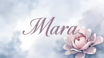 Mara horizontal diseño 5 - Nombre en elegante tipografía cursiva caligráfica en tono lavanda, sobre fondo acuarela de cielo nublado en tonos pastel (azul, blanco, lavanda), decorado con rosa en acuarela de pétalos rosa pálido, blanco crema y lilas suaves con hojas en gris-verde.