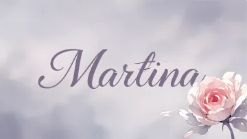 Martina horizontal diseño 5 - Nombre en elegante tipografía cursiva caligráfica en tono lavanda, sobre fondo acuarela de cielo nublado en tonos pastel (azul, blanco, lavanda), decorado con rosa en acuarela de pétalos rosa pálido, blanco crema y lilas suaves con hojas en gris-verde.