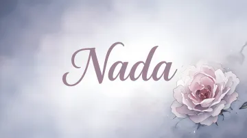 Nadia horizontal diseño 5 - Nombre en elegante tipografía cursiva caligráfica en tono lavanda, sobre fondo acuarela de cielo nublado en tonos pastel (azul, blanco, lavanda), decorado con rosa en acuarela de pétalos rosa pálido, blanco crema y lilas suaves con hojas en gris-verde.