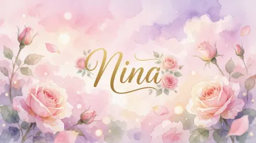 Nina horizontal diseño 10 - Diseño estilo acuarela con un fondo etéreo y texturizado en nubes de tonos rosa pastel y lila suave. Presenta composiciones de rosas abiertas y capullos en los bordes inferior y superior, con pétalos cayendo delicadamente. Incorpora destellos de luz cálida (efecto bokeh) y, en el centro, resalta una tipografía elegante, cursiva y fluida en color dorado.