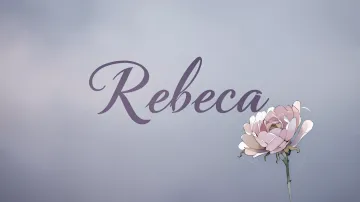 Rebeca horizontal diseño 5 - Nombre en elegante tipografía cursiva caligráfica en tono lavanda, sobre fondo acuarela de cielo nublado en tonos pastel (azul, blanco, lavanda), decorado con rosa en acuarela de pétalos rosa pálido, blanco crema y lilas suaves con hojas en gris-verde.