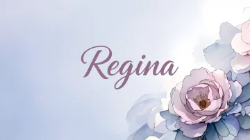 Regina horizontal diseño 5 - Nombre en elegante tipografía cursiva caligráfica en tono lavanda, sobre fondo acuarela de cielo nublado en tonos pastel (azul, blanco, lavanda), decorado con rosa en acuarela de pétalos rosa pálido, blanco crema y lilas suaves con hojas en gris-verde.