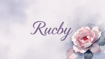 Ruby horizontal diseño 5 - Nombre en elegante tipografía cursiva caligráfica en tono lavanda, sobre fondo acuarela de cielo nublado en tonos pastel (azul, blanco, lavanda), decorado con rosa en acuarela de pétalos rosa pálido, blanco crema y lilas suaves con hojas en gris-verde.