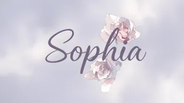 Sophia horizontal diseño 5 - Nombre en elegante tipografía cursiva caligráfica en tono lavanda, sobre fondo acuarela de cielo nublado en tonos pastel (azul, blanco, lavanda), decorado con rosa en acuarela de pétalos rosa pálido, blanco crema y lilas suaves con hojas en gris-verde.