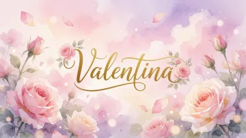 Valentina horizontal diseño 10 - Diseño estilo acuarela con un fondo etéreo y texturizado en nubes de tonos rosa pastel y lila suave. Presenta composiciones de rosas abiertas y capullos en los bordes inferior y superior, con pétalos cayendo delicadamente. Incorpora destellos de luz cálida (efecto bokeh) y, en el centro, resalta una tipografía elegante, cursiva y fluida en color dorado.