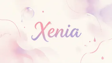 Xenia horizontal diseño 7 - Diseño abstracto en acuarela sobre fondo crema, con manchas fluidas y etéreas en rosa pastel y lila, líneas curvas que aportan movimiento, pequeñas gotas salpicadas cayendo verticalmente y una burbuja translúcida en la parte superior izquierda. El nombre resalta al centro con una tipografía cursiva amplia y elegante en degradado rosa a morado.
