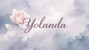 Yolanda horizontal diseño 5 - Nombre en elegante tipografía cursiva caligráfica en tono lavanda, sobre fondo acuarela de cielo nublado en tonos pastel (azul, blanco, lavanda), decorado con rosa en acuarela de pétalos rosa pálido, blanco crema y lilas suaves con hojas en gris-verde.