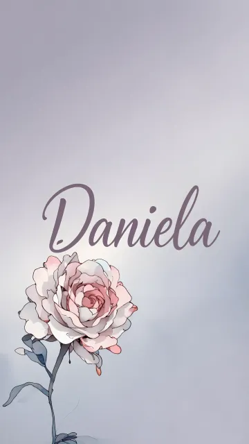 Daniela diseño 5 - Nombre en elegante tipografía cursiva caligráfica en tono lavanda, sobre fondo acuarela de cielo nublado en tonos pastel (azul, blanco, lavanda), decorado con rosa en acuarela de pétalos rosa pálido, blanco crema y lilas suaves con hojas en gris-verde.