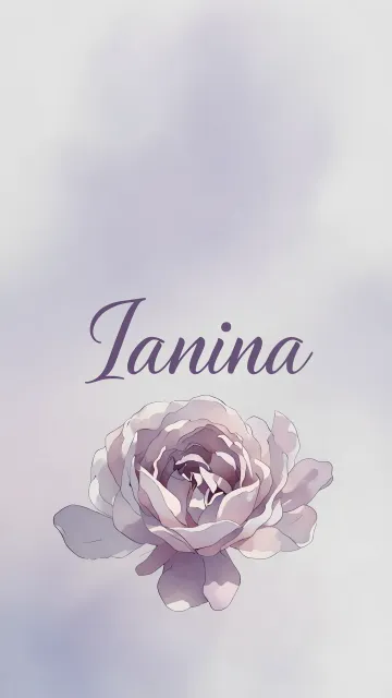 Janina diseño 5 - Nombre en elegante tipografía cursiva caligráfica en tono lavanda, sobre fondo acuarela de cielo nublado en tonos pastel (azul, blanco, lavanda), decorado con rosa en acuarela de pétalos rosa pálido, blanco crema y lilas suaves con hojas en gris-verde.