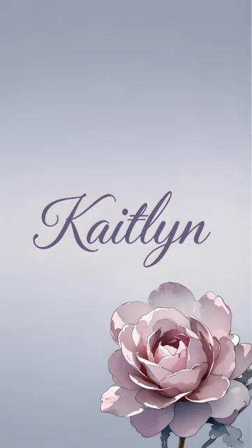 Kaitlyn diseño 5 - Nombre en elegante tipografía cursiva caligráfica en tono lavanda, sobre fondo acuarela de cielo nublado en tonos pastel (azul, blanco, lavanda), decorado con rosa en acuarela de pétalos rosa pálido, blanco crema y lilas suaves con hojas en gris-verde.