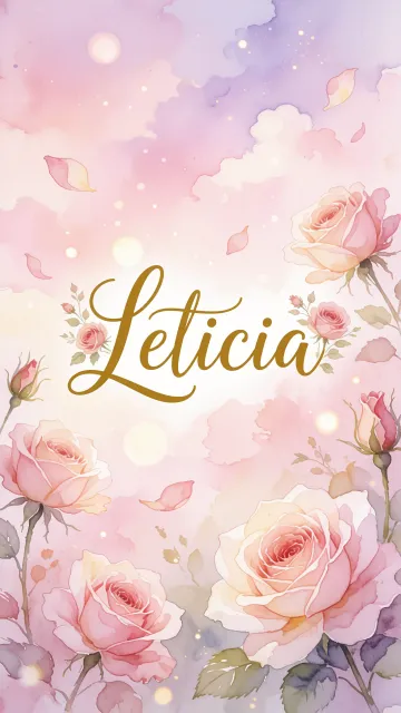Leticia diseño 10 - Diseño estilo acuarela con un fondo etéreo y texturizado en nubes de tonos rosa pastel y lila suave. Presenta composiciones de rosas abiertas y capullos en los bordes inferior y superior, con pétalos cayendo delicadamente. Incorpora destellos de luz cálida (efecto bokeh) y, en el centro, resalta una tipografía elegante, cursiva y fluida en color dorado.