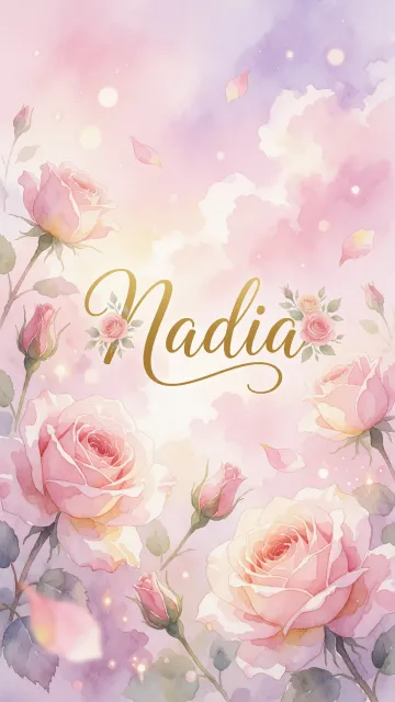 Nadia diseño 10 - Diseño estilo acuarela con un fondo etéreo y texturizado en nubes de tonos rosa pastel y lila suave. Presenta composiciones de rosas abiertas y capullos en los bordes inferior y superior, con pétalos cayendo delicadamente. Incorpora destellos de luz cálida (efecto bokeh) y, en el centro, resalta una tipografía elegante, cursiva y fluida en color dorado.