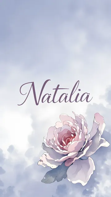 Natalia diseño 5 - Nombre en elegante tipografía cursiva caligráfica en tono lavanda, sobre fondo acuarela de cielo nublado en tonos pastel (azul, blanco, lavanda), decorado con rosa en acuarela de pétalos rosa pálido, blanco crema y lilas suaves con hojas en gris-verde.