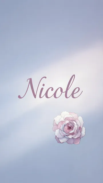 Nicole diseño 5 - Nombre en elegante tipografía cursiva caligráfica en tono lavanda, sobre fondo acuarela de cielo nublado en tonos pastel (azul, blanco, lavanda), decorado con rosa en acuarela de pétalos rosa pálido, blanco crema y lilas suaves con hojas en gris-verde.