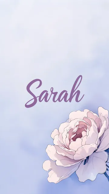 Sarah diseño 5 - Nombre en elegante tipografía cursiva caligráfica en tono lavanda, sobre fondo acuarela de cielo nublado en tonos pastel (azul, blanco, lavanda), decorado con rosa en acuarela de pétalos rosa pálido, blanco crema y lilas suaves con hojas en gris-verde.